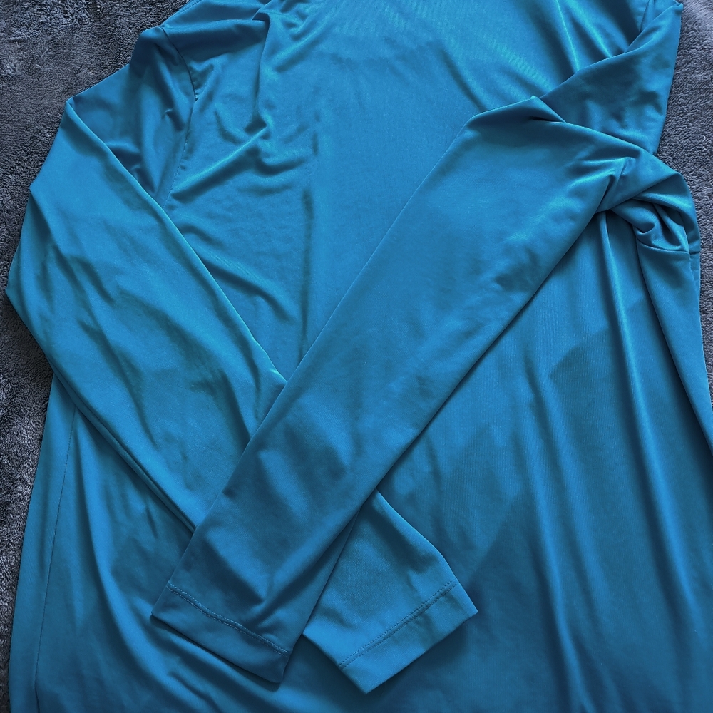 Nike Long sleeve light weight shirt great condition Blue 🔵 Large fit